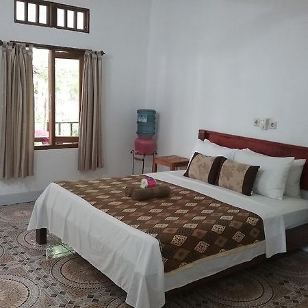 Putri Homestay กิลิเมโน ภายนอก รูปภาพ