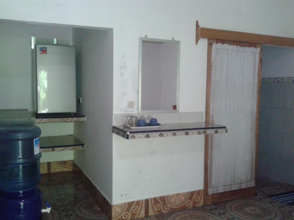 Putri Homestay กิลิเมโน ภายนอก รูปภาพ