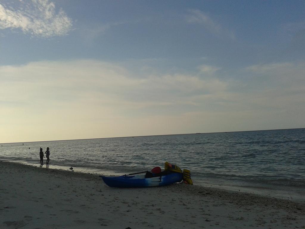 Putri Homestay กิลิเมโน ภายนอก รูปภาพ