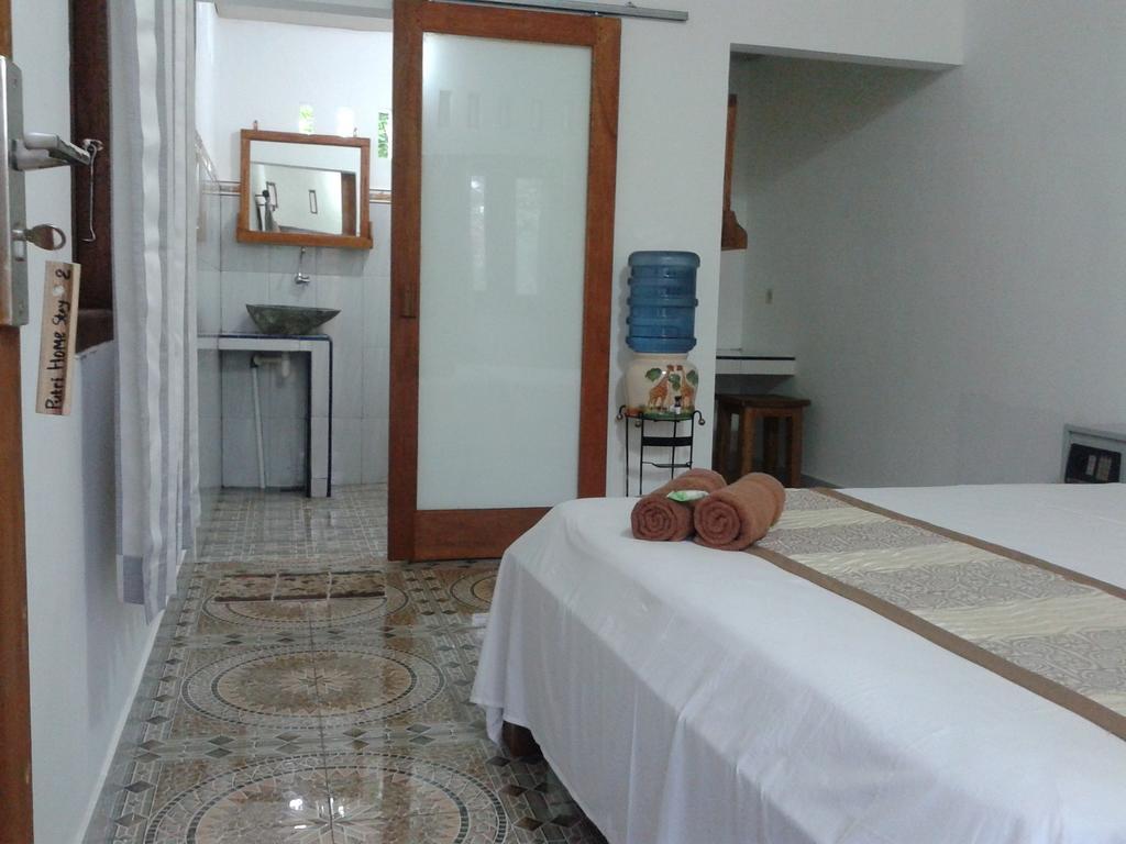 Putri Homestay กิลิเมโน ห้อง รูปภาพ