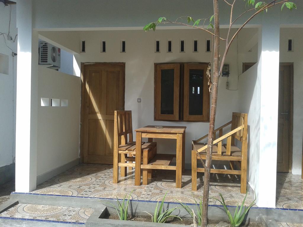 Putri Homestay กิลิเมโน ห้อง รูปภาพ