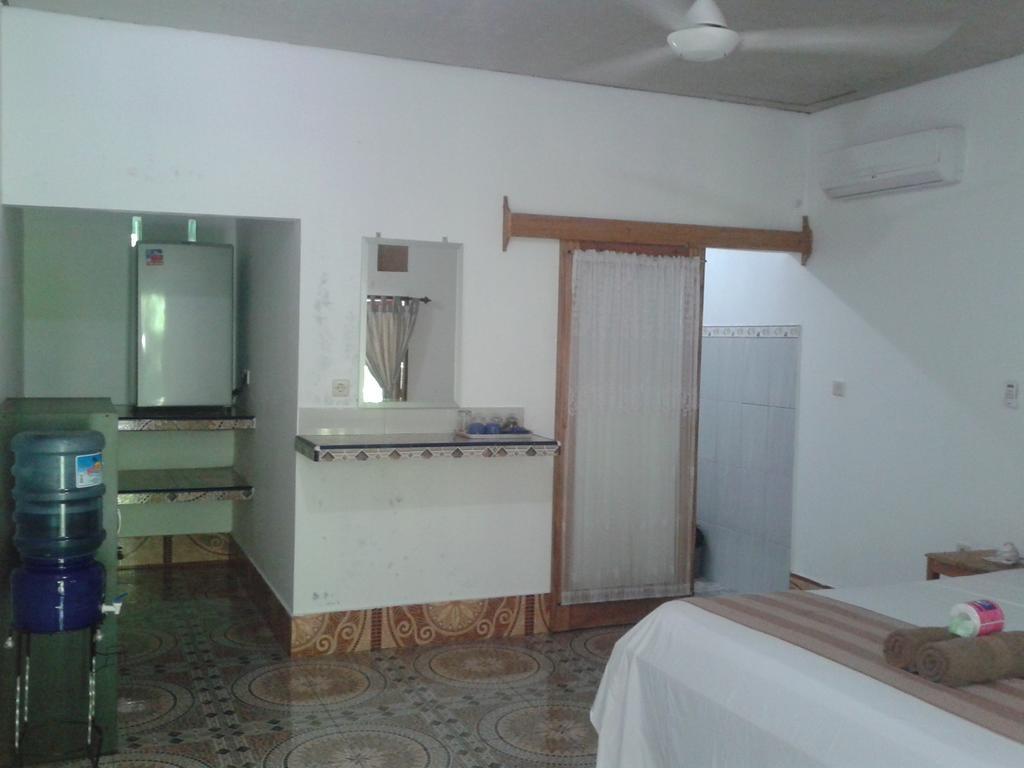 Putri Homestay กิลิเมโน ภายนอก รูปภาพ