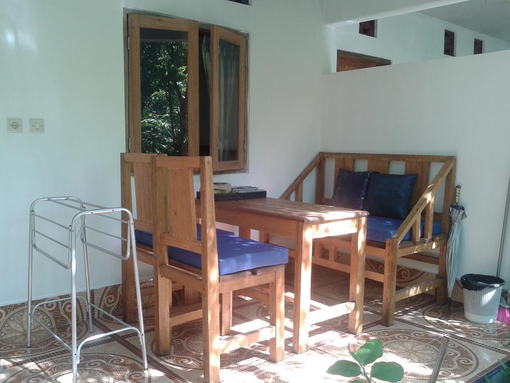 Putri Homestay กิลิเมโน ภายนอก รูปภาพ