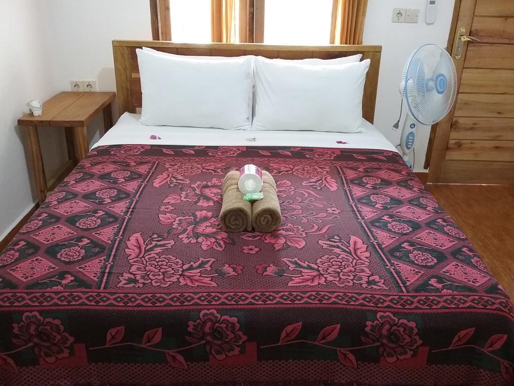 Putri Homestay กิลิเมโน ภายนอก รูปภาพ