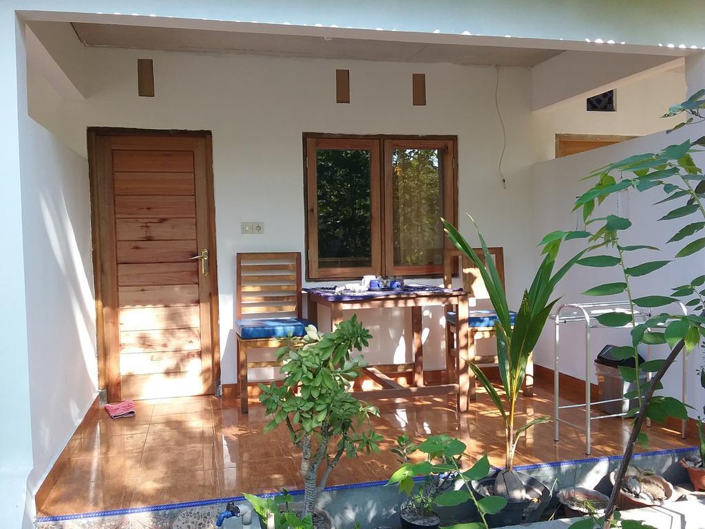 Putri Homestay กิลิเมโน ภายนอก รูปภาพ
