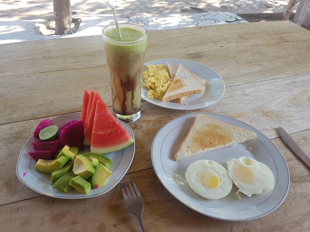 Putri Homestay กิลิเมโน ภายนอก รูปภาพ