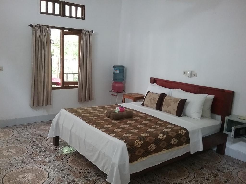 Putri Homestay กิลิเมโน ภายนอก รูปภาพ