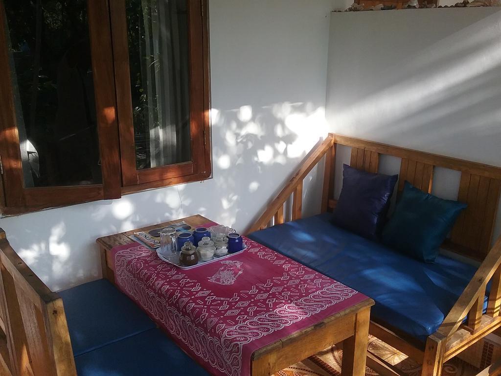 Putri Homestay กิลิเมโน ภายนอก รูปภาพ