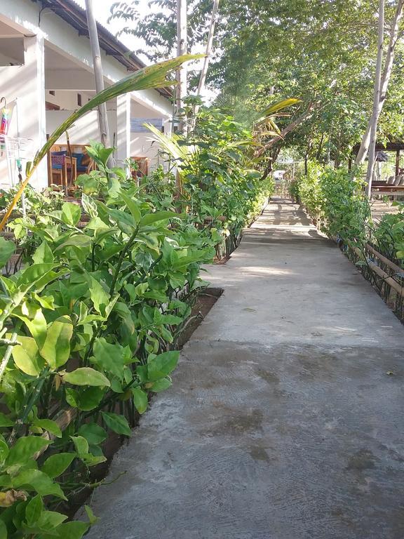 Putri Homestay กิลิเมโน ภายนอก รูปภาพ
