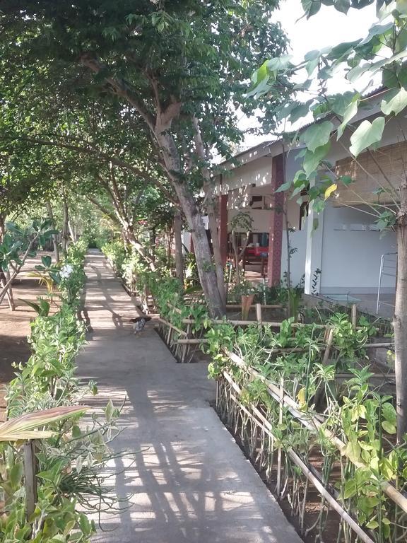 Putri Homestay กิลิเมโน ภายนอก รูปภาพ