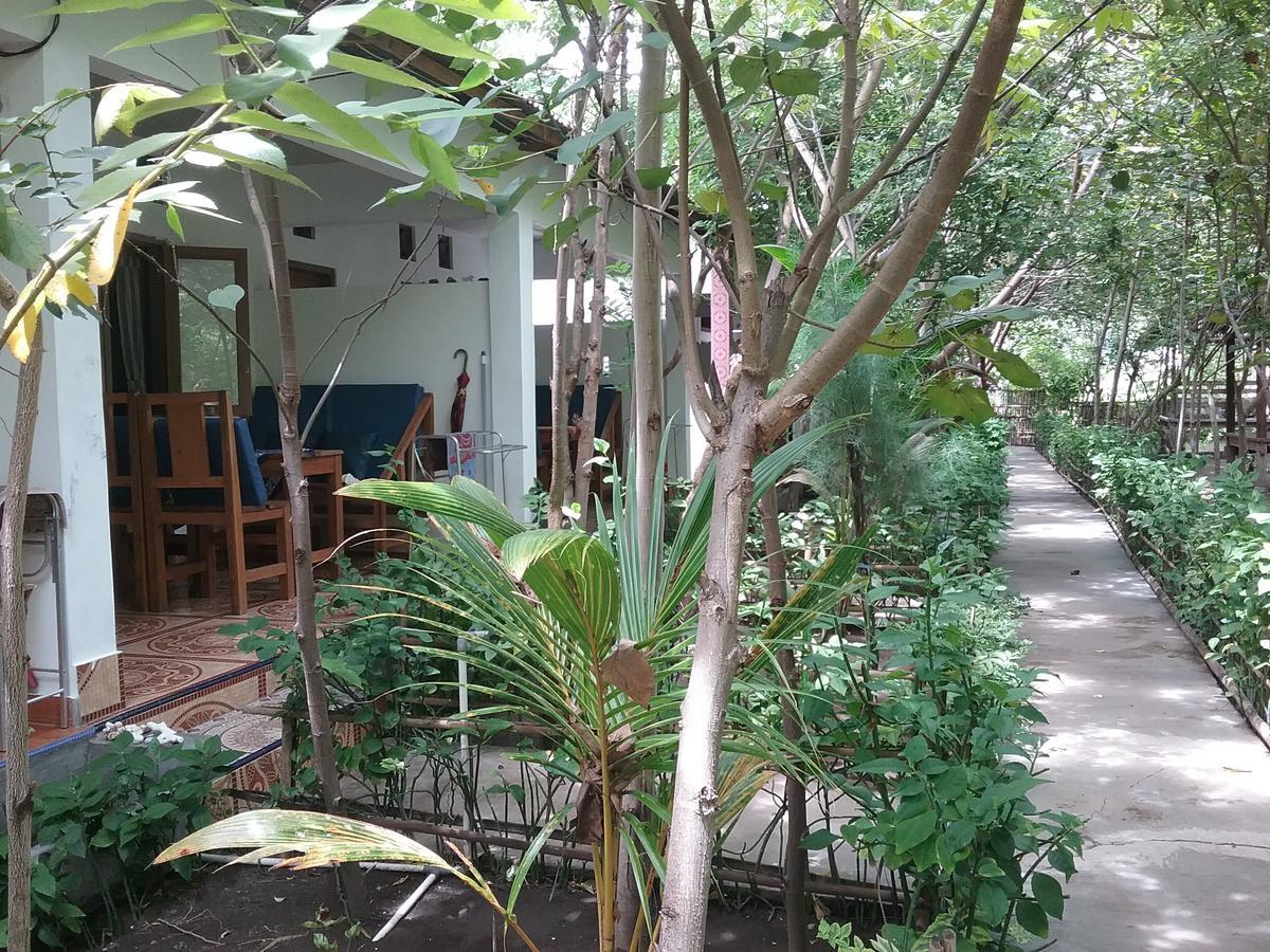 Putri Homestay กิลิเมโน ภายนอก รูปภาพ